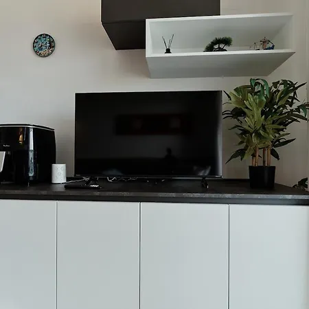 Venersuite, Con Piscina & Posto Apartment *