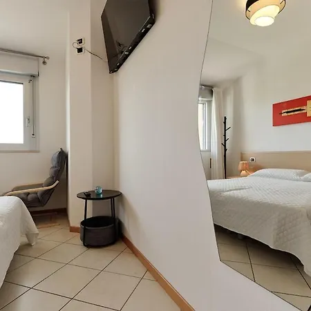 Venersuite, Con Piscina & Posto Apartment *